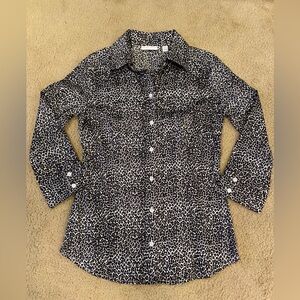 New York and company snow leopard print black white size XS button down